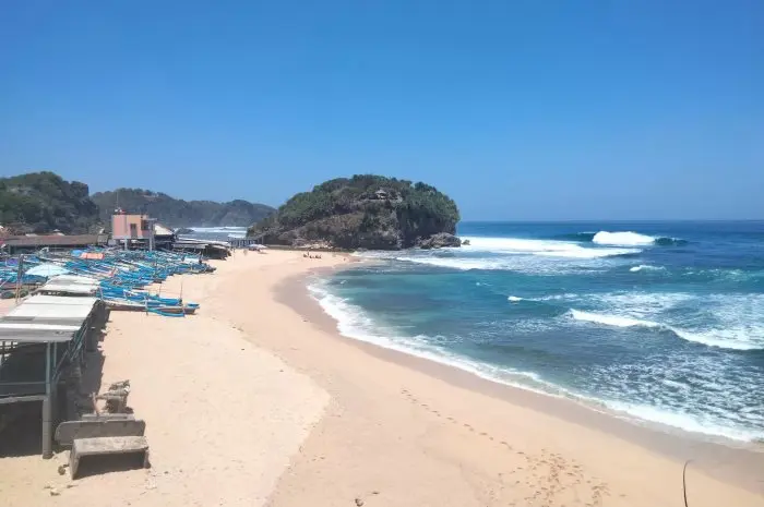 Pantai Drini, Pantai Pasir Putih dengan Keindahan Alam Menakjubkan di Gunungkidul